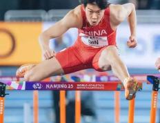 IM体育动画直播通道-运动员们在比赛中奋勇争先，拼尽全力