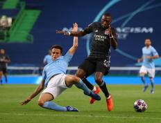 IM体育-里昂意外淘汰，欧冠冠军归途渐行渐远