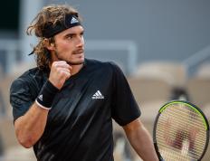 IM体育社区互动入口-法国网球队险胜欧洲网球队，西西帕斯完成帽子戏法