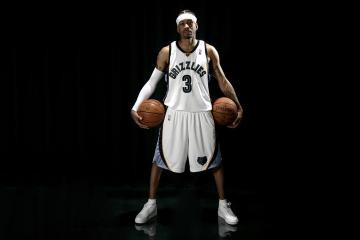 IM体育官网入口-牙买加奇迹夜，卡马文加绝杀巴黎，改写足球版图的加勒比风暴