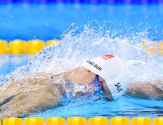 IM体育在线注册-赛道与球场，速度与耐力的双重奏