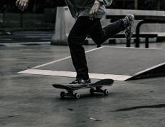 IM体育在线注册-魔术对阵雷霆，詹姆斯如何以攻防转换核心重塑比赛逻辑