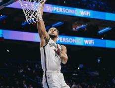 IM体育官方平台-76人爆冷黄蜂，西蒙斯送出助攻