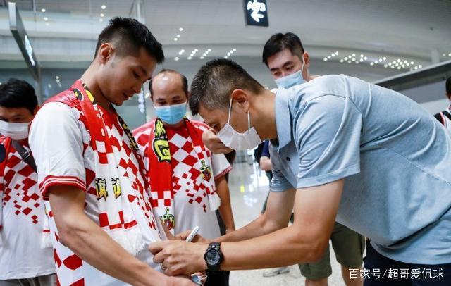 IM体育动画直播通道-广州龙狮举办粉丝见面会，球迷热情参与