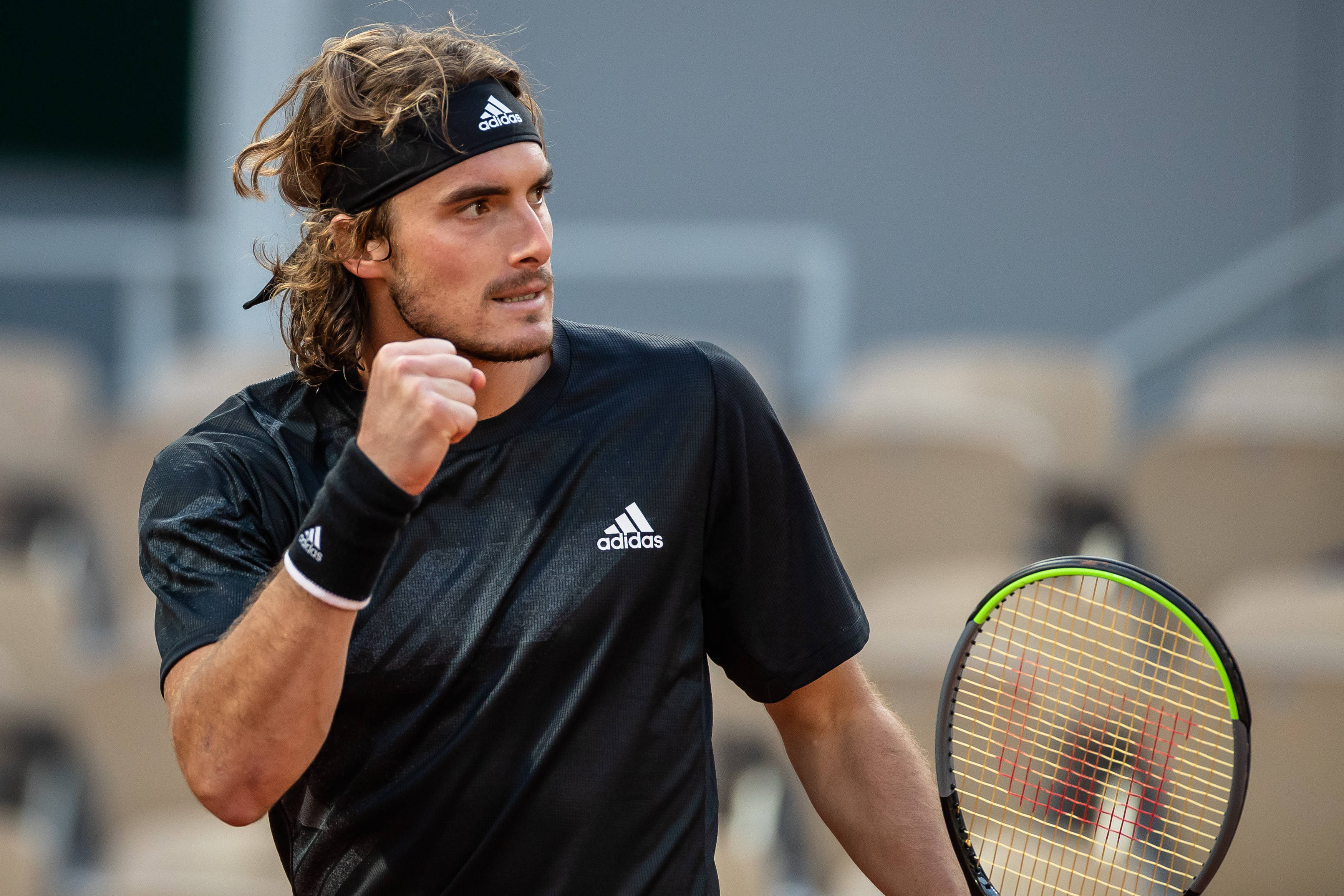 IM体育社区互动入口-法国网球队险胜欧洲网球队，西西帕斯完成帽子戏法