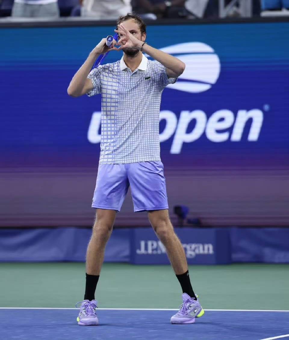 IM体育官方网站-意大利网球队力克世界网球队,克耶高斯关键制胜