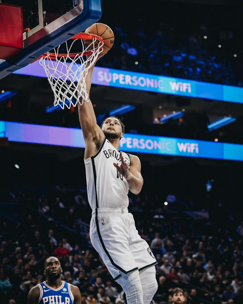 IM体育官方平台-76人爆冷黄蜂，西蒙斯送出助攻