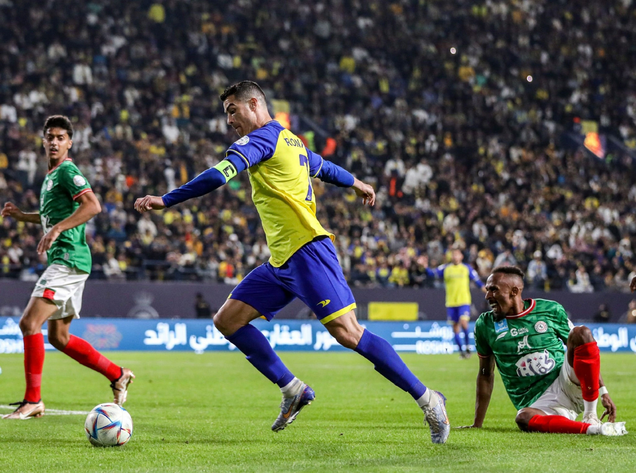 IM体育注册链接-关于沙尔克主场大胜霍芬海姆，取得重要胜利的信息