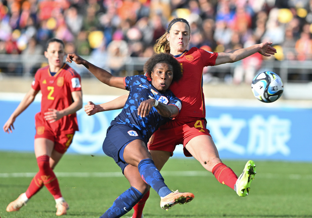 IM体育官方网站-荷兰女足勇夺胜利，晋级下一轮比赛