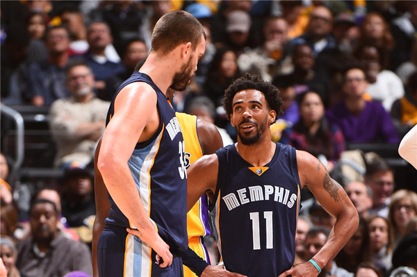 IM体育赛事直播入口-雷霆鏖战公牛，麦科勒姆扛起全队