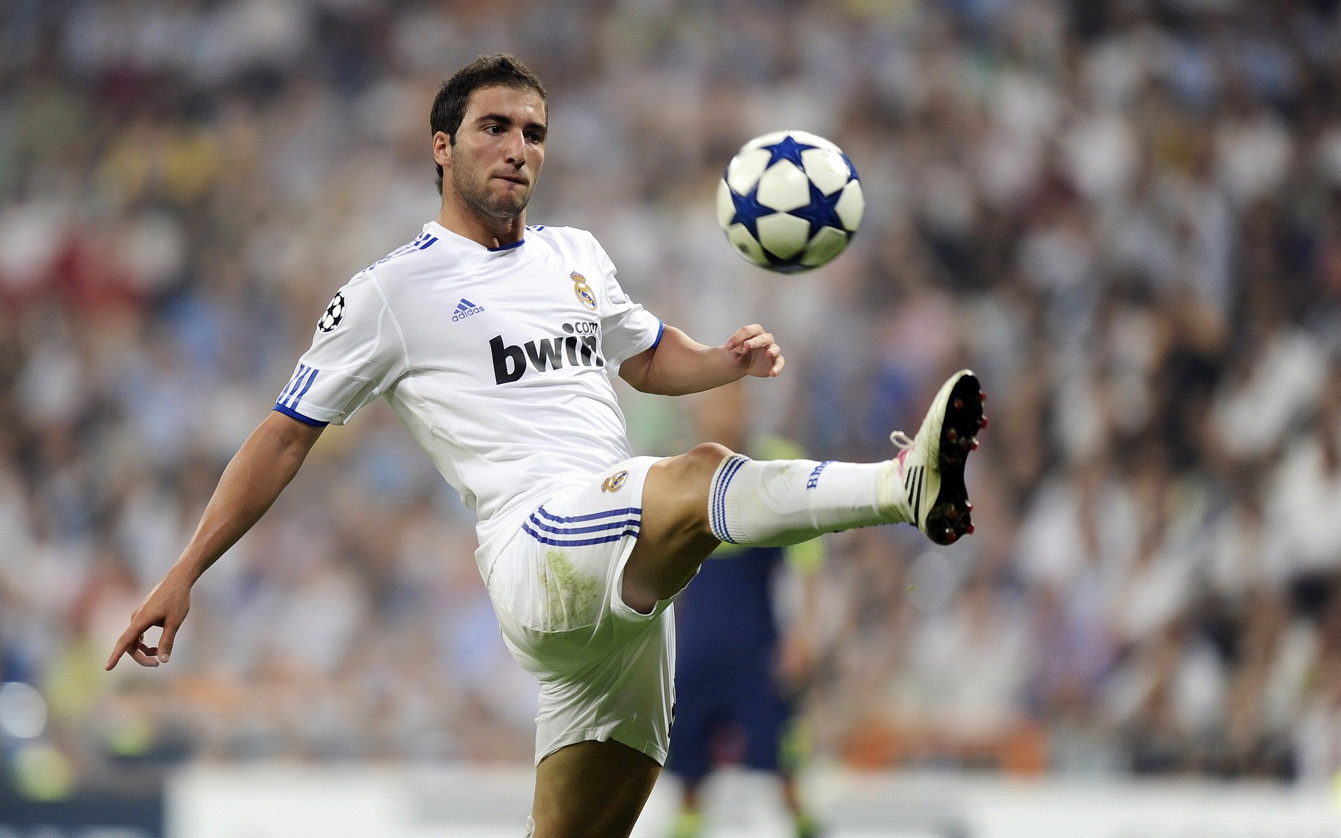 IM体育官网-布伦森锁死热火咽喉，爵士火力全开演绎现代防守艺术